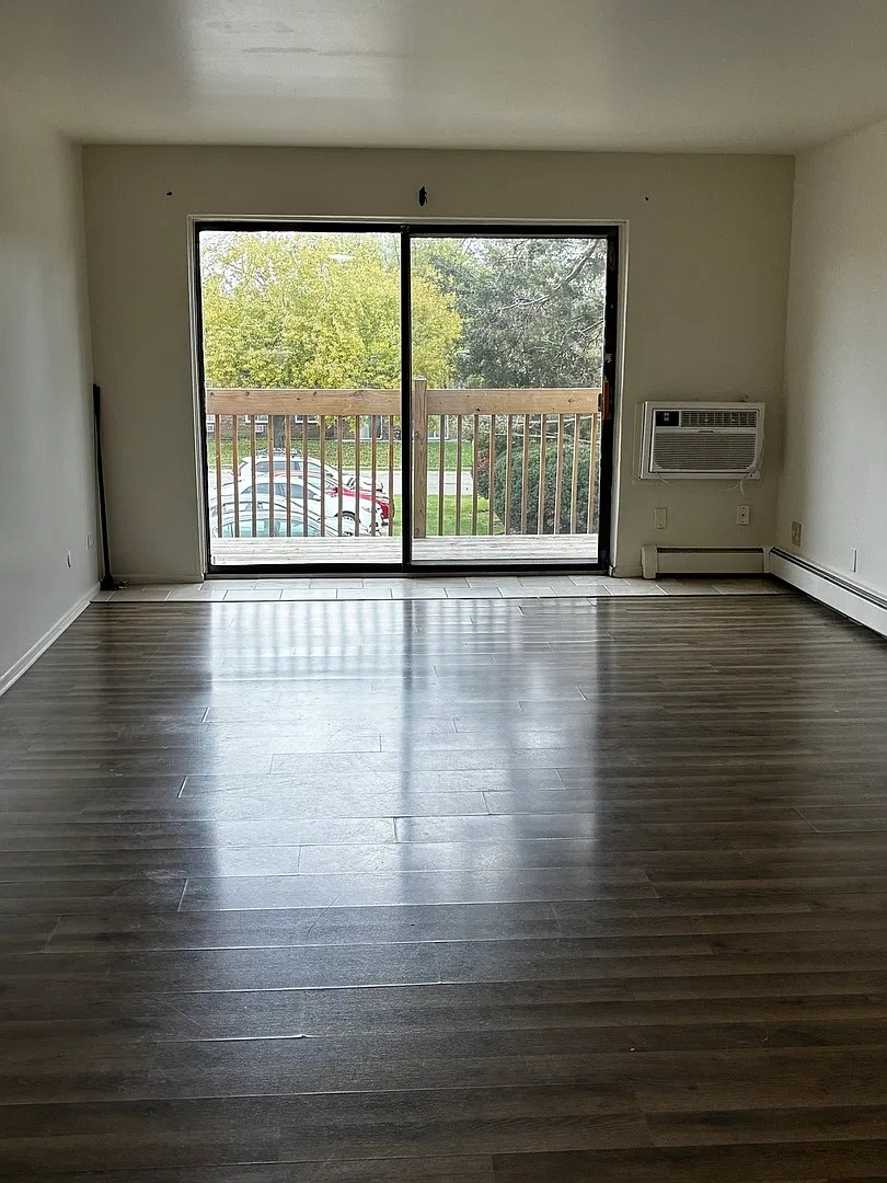 1 bed, 700 sqft, $1,300 — Photo 4