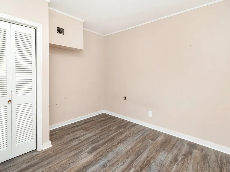 4904 Auburn Dr N — Photo 17