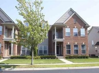42710 Park Cresent Dr, Sterling Heights, MI 48313