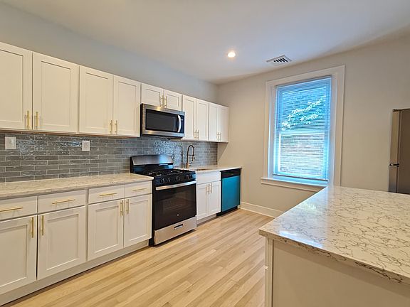 3rd image of 6142 Locust St #B