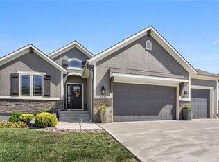 1692 NE Parkwood Dr, Lees Summit, MO 64064