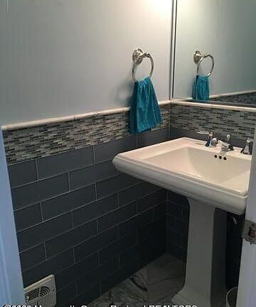 4th image of 520 Boston Blvd