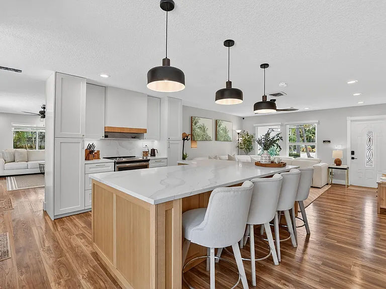 6951 NE 7th Ave — Photo 14