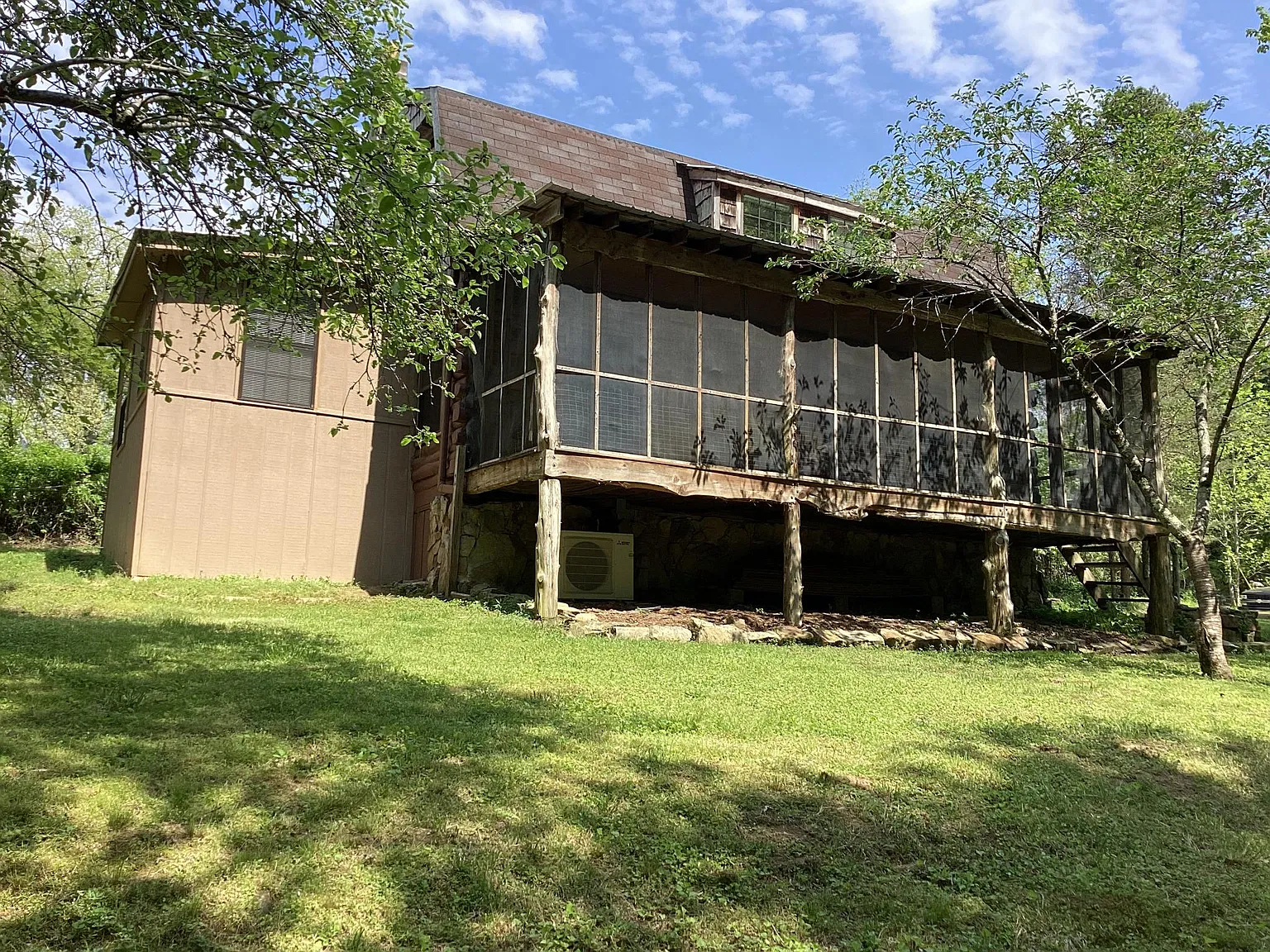 907 Bell Ave — Photo 1
