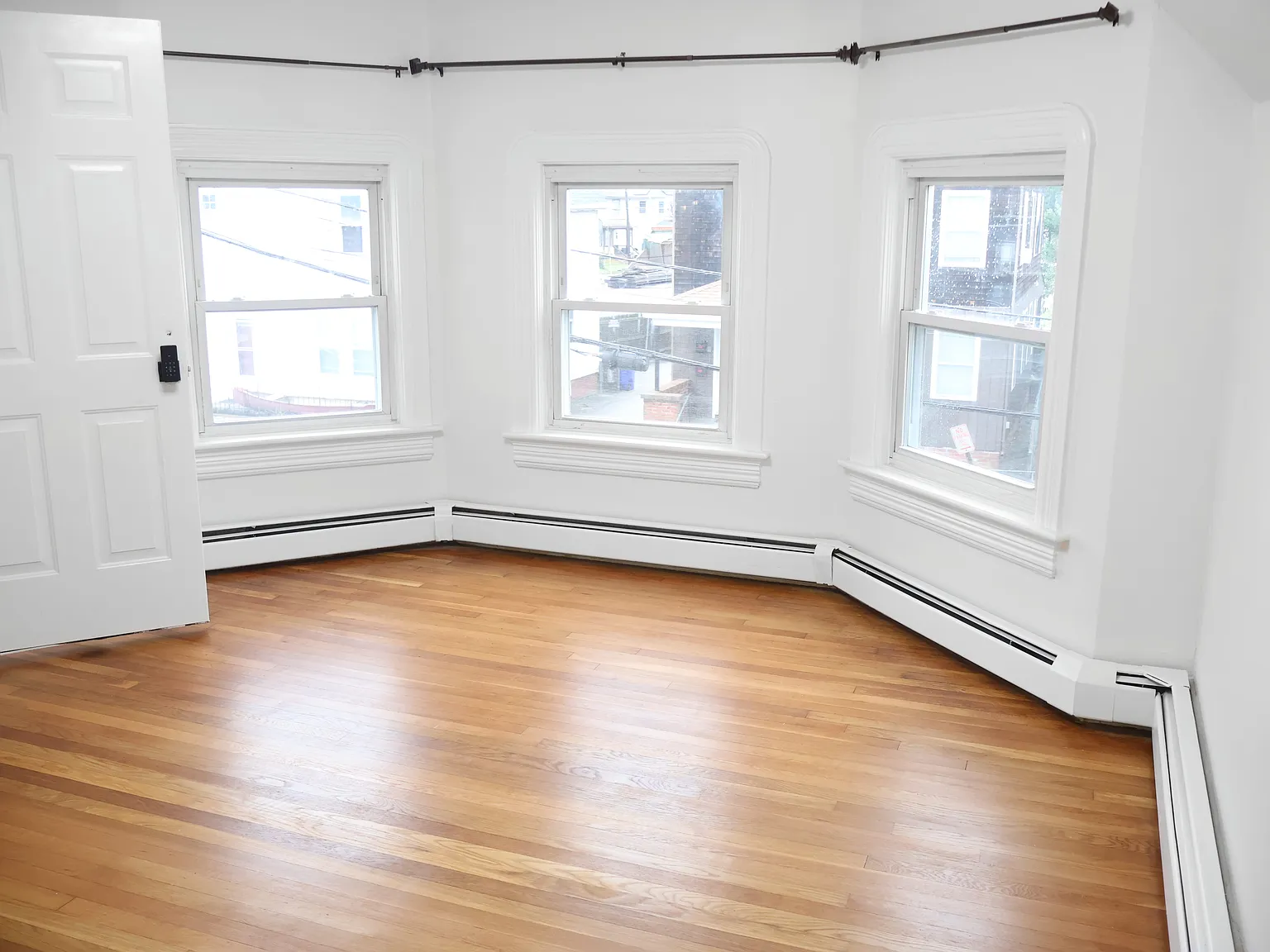 2 bed, 1000 sqft, $2,100 — Photo 4