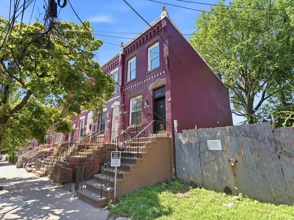 85 Union Street image 1 of 16
