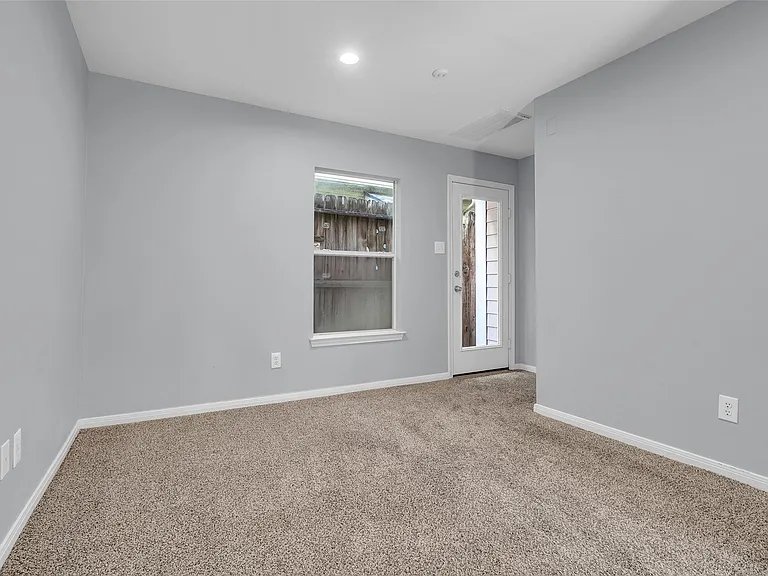1417 W Webster St — Photo 6