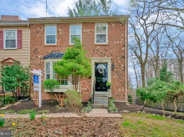 5919 Berkshire Ct, Alexandria, VA 22303