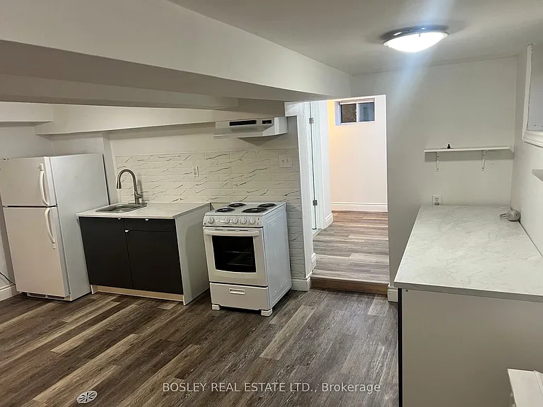 15 Manor Rd E #BASEMENT — Photo 5