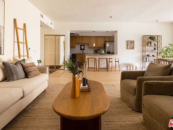 2nd image of 1064 S Shenandoah St APT 202