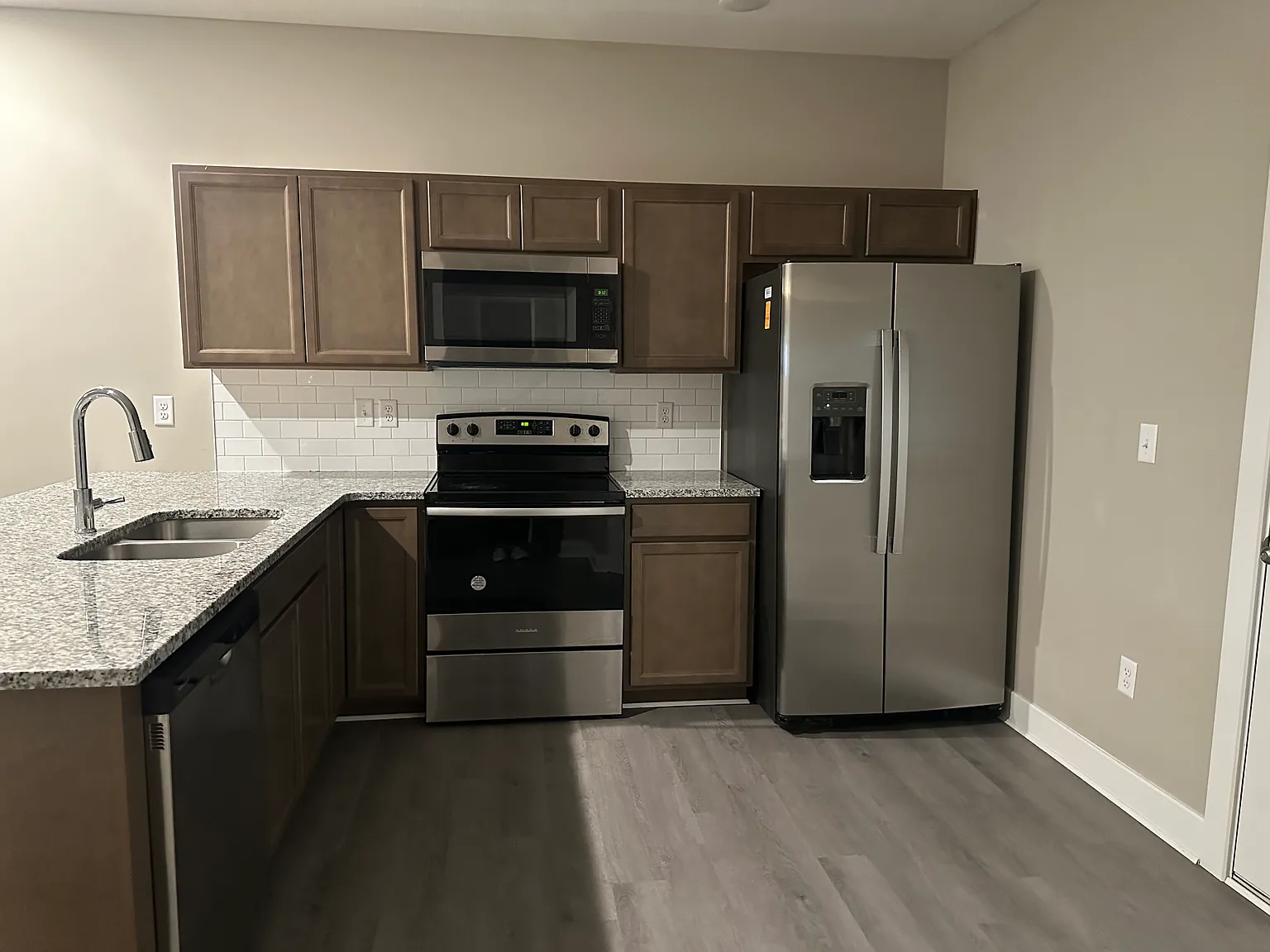 3 bed, 1220 sqft, $1,595 — Photo 3