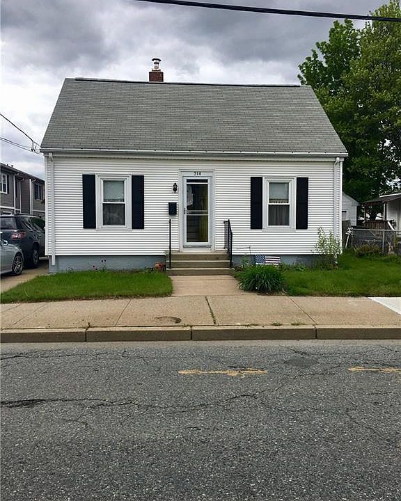 1st image of 318 York Ave