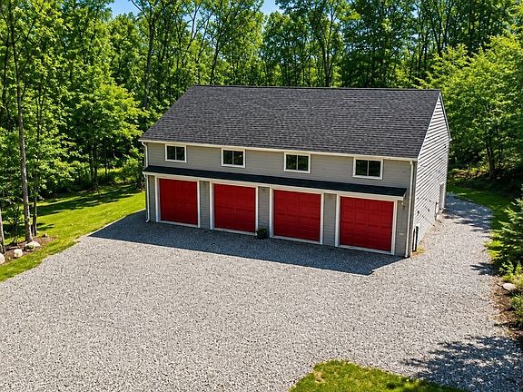 5th image of 19 Pheasant Ln