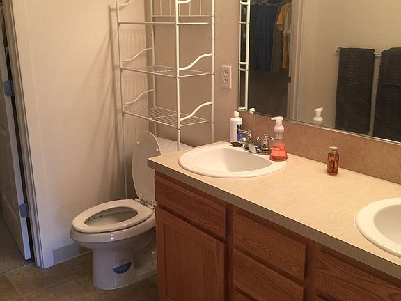 4th image of 9503 NE 73rd St