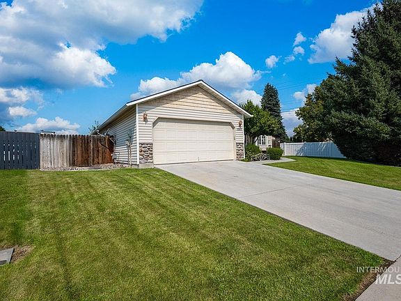 2nd image of 1507 S Willow Creek Way