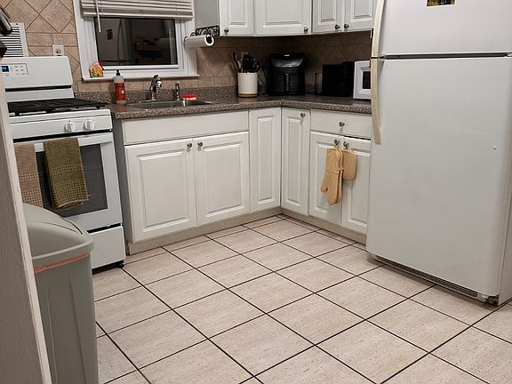4th image of 17 McKeown Ave #3
