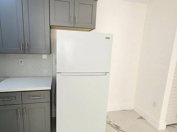 4th image of 2466 Lincoln St #3