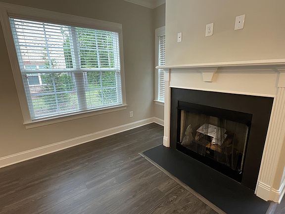 3rd image of 833 Silver Leaf Dr #1