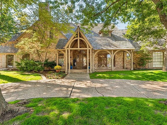 2nd image of 1902 Pin Oak Cir