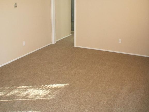 4th image of 405 S Bluebonnet St