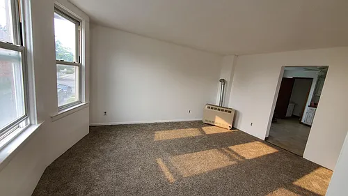 141 Cable St #3 Photo 1