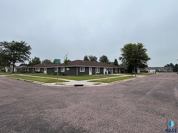 3rd image of 1100 E Elder St