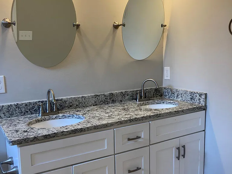 1084 Welch St SW — Photo 6