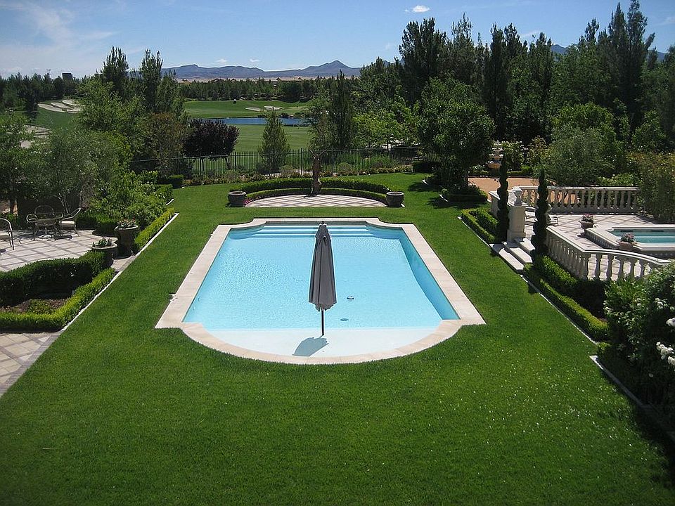 Pool & Gardens