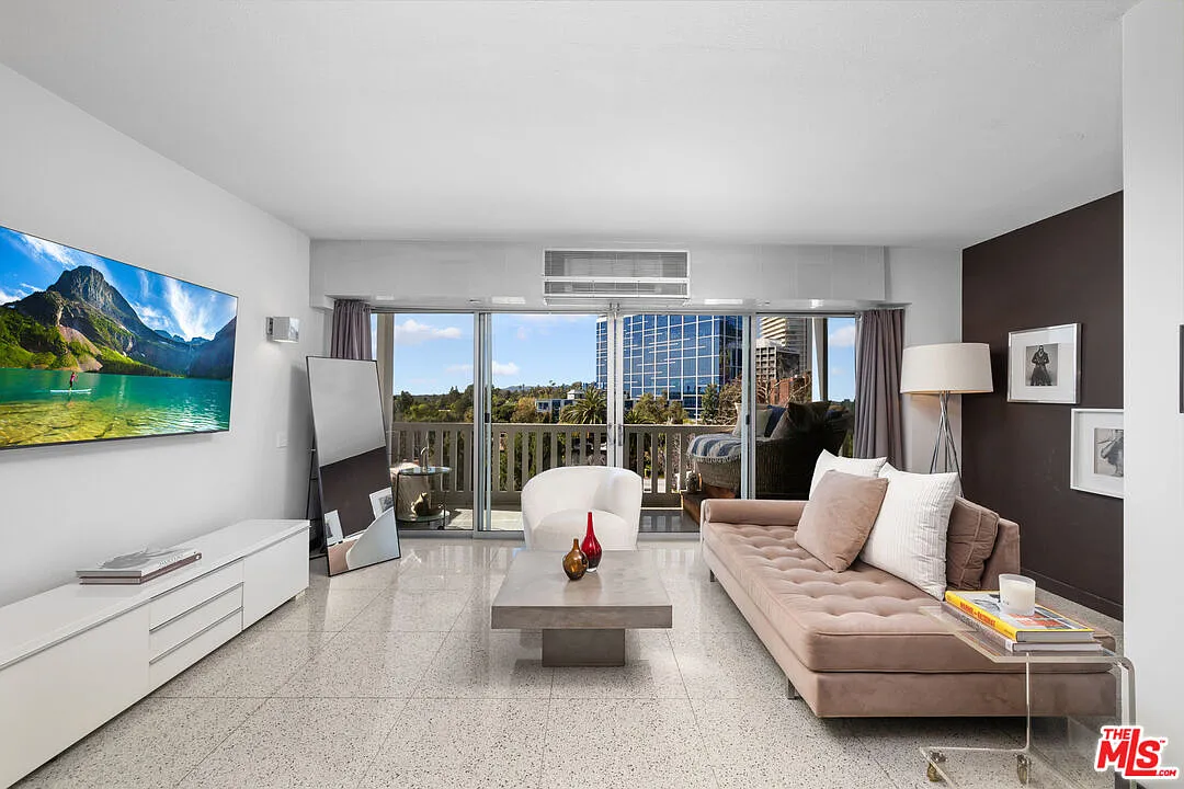 Studio, 1.0 bath, 647 sqft, $4,995 — Photo 2