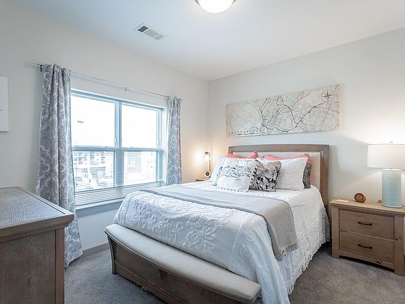 4th image of 804 Riverfront Pkwy #204