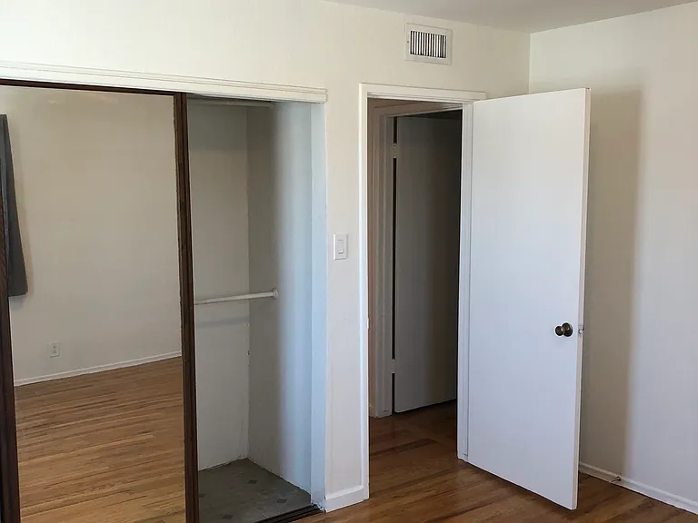 5653 Harold Way — Photo 7