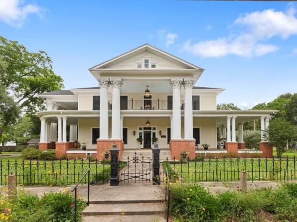 401 N Walnut Ave, Eagle Lake, TX 77434