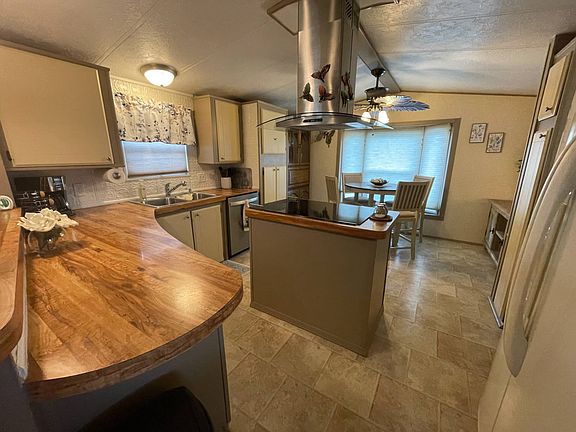 2nd image of 632 Sunset Cir