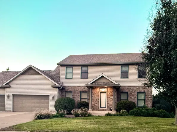 102 E Sapphire Ln, Long Grove, IA 52756
