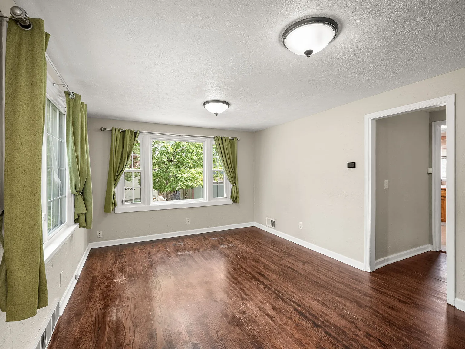 3 bed, 1742 sqft, $2,300 — Photo 3