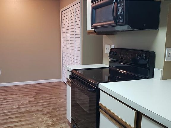 4th image of 6299 Arlington Ct #212