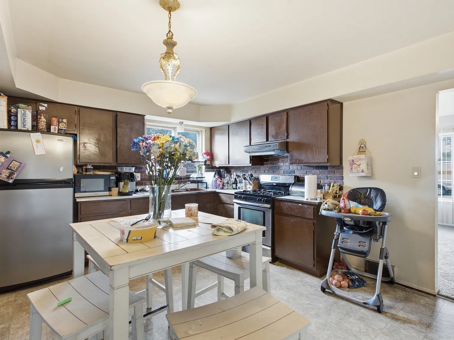 3 bed, 2347 sqft, $2,000 — Photo 4