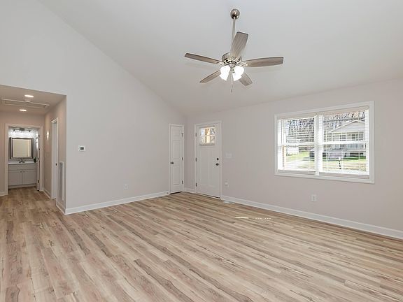 4th image of 1714 Glenn St