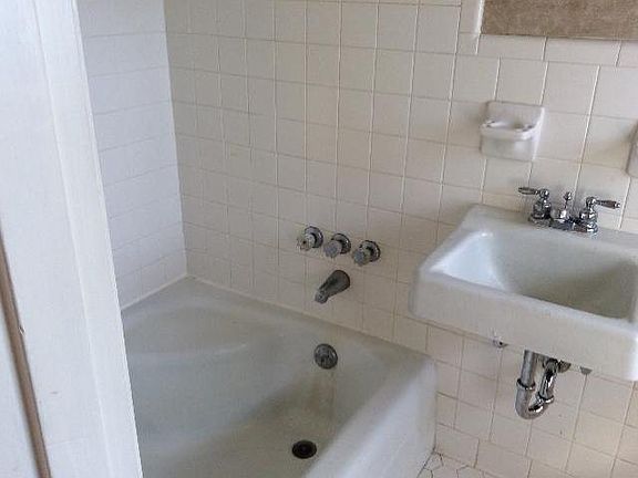 5th image of 107 Clairmont Dr