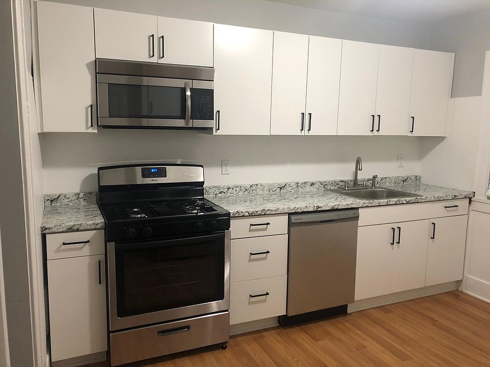 1st image of 10 Medford Pl