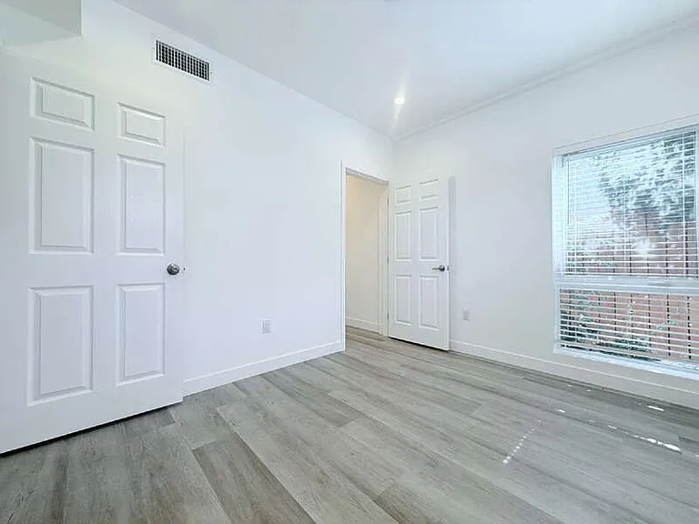 1258 Leighton Ave #B — Photo 16