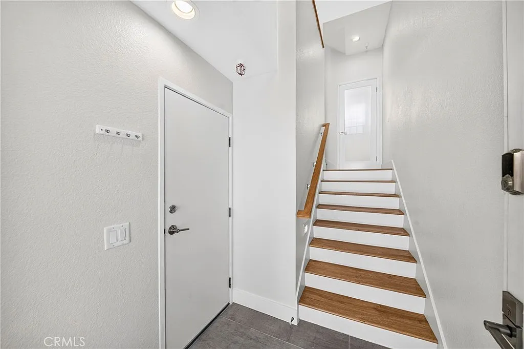 2 bed, 1286 sqft, $3,750 — Photo 3