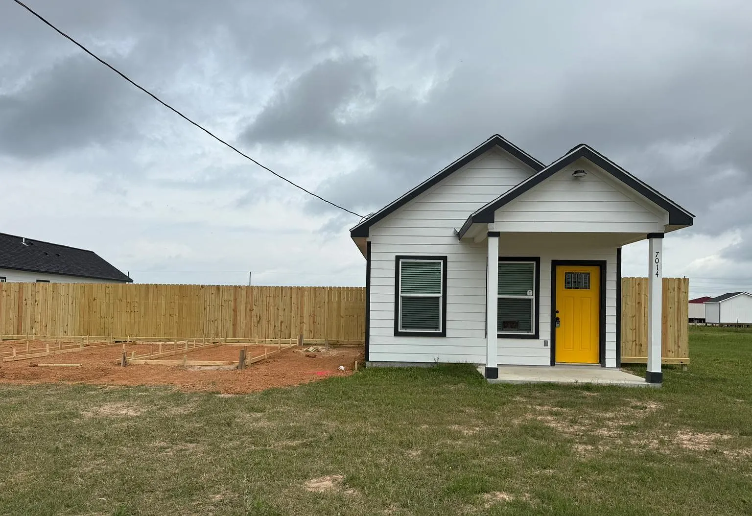 3 bed, 2.0 bath, 1300 sqft, $1,550 — Photo 2