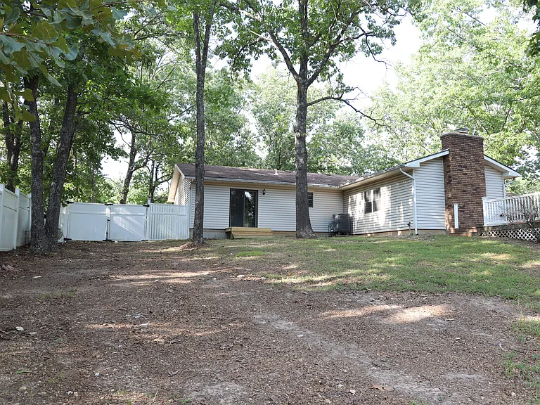 16280 Hardwood Ln — Photo 5