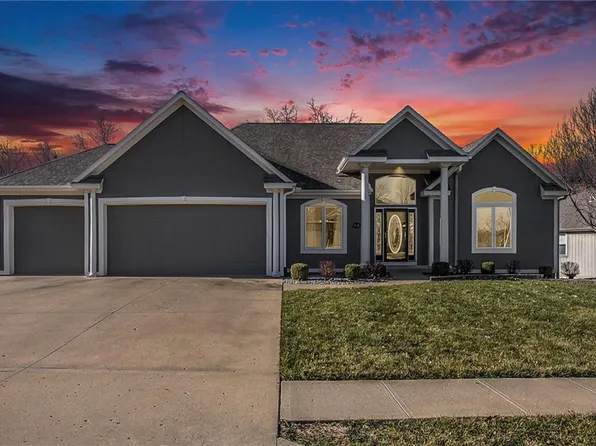 9532 Pearl Ave, Kansas City, MO 64139