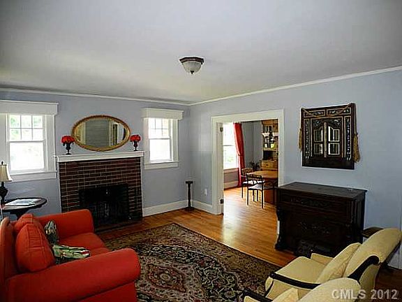 3rd image of 422 N Aspen St