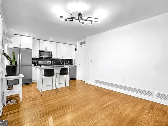 5th image of 1124 Longshore Dr