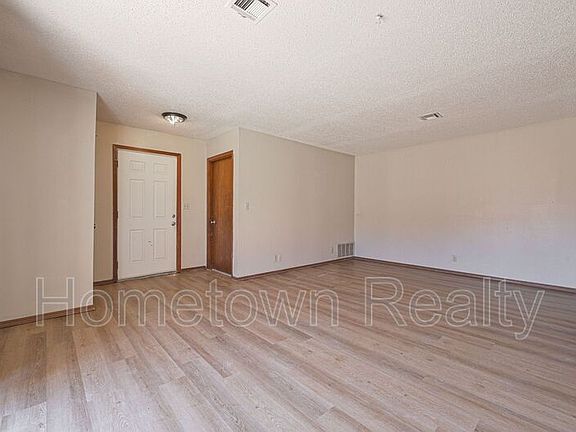 5th image of 121 Crawford Ct
