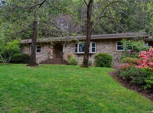 19 Legendary Rd, Hendersonville, NC 28739
