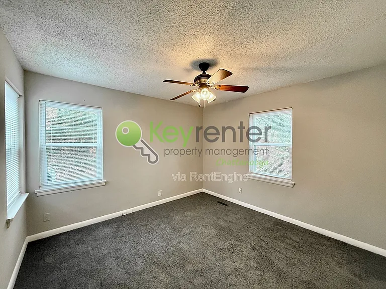 305 Sunrise Ln #B — Photo 8